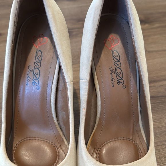 DbDk Fashion Woman's Tan Suede Pumps, Size 8 - Picture 3 of 6